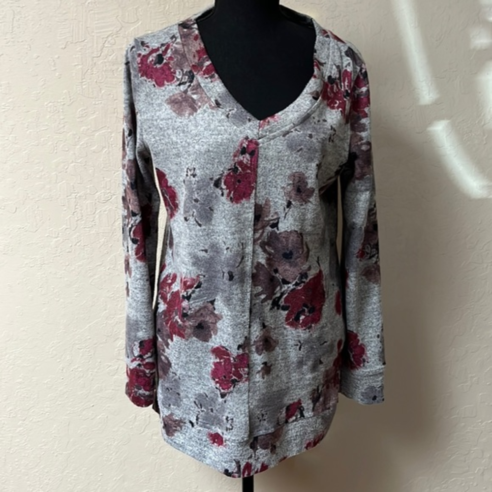 Ellen Tracy Gray V-Neck Sweater with Red Floral Print
